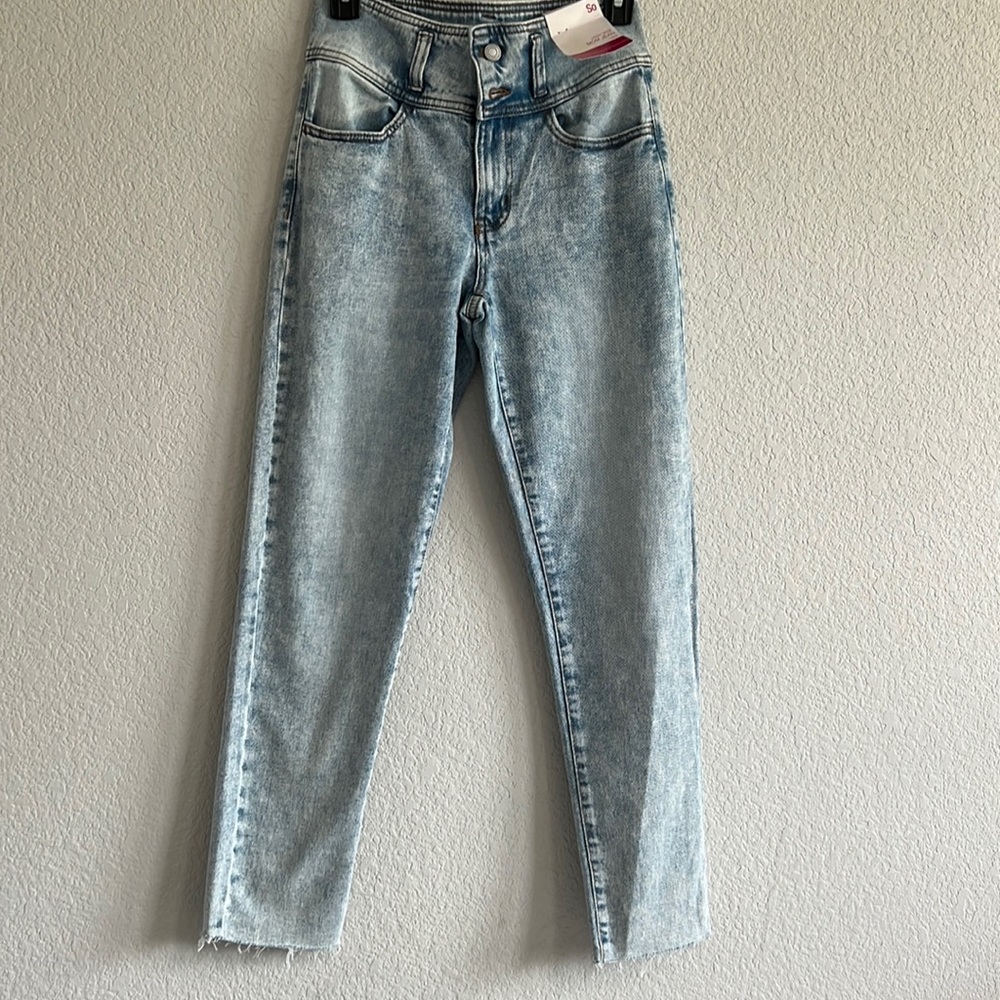 New Juniors' SO Mom jeans High Rise